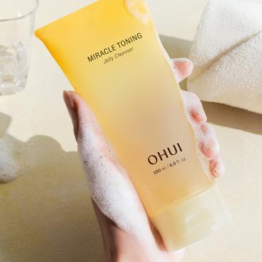 OHUI > 澄亮煥白洗顏凍 180ml