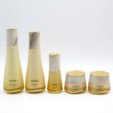 10月〈5+4品禮盒組〉su:m37º > 露希客 (水+乳+小精+眼+小霜) 五件組